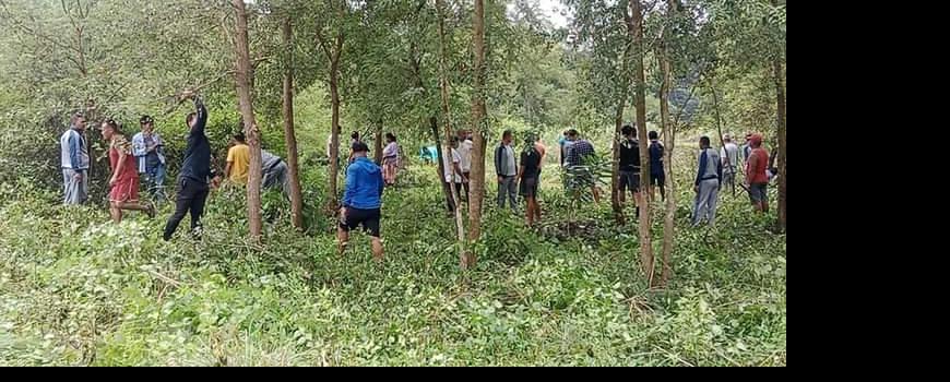 जंगलको झारि सफाई गर्दै वागेश्वरी वन  वराहक्षेत्र।